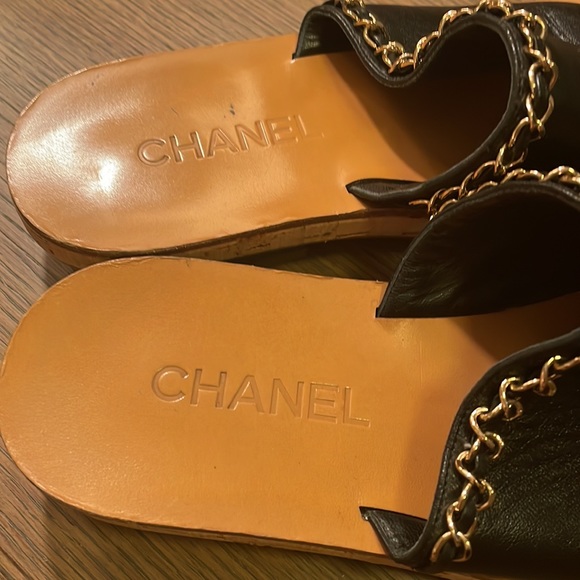 Authentic Chanel slide, size 38 1/2, color black 在庫一掃60%Off CHANEL size ブラック&ピンクベージュ2足 38 ハイヒール/パンプス